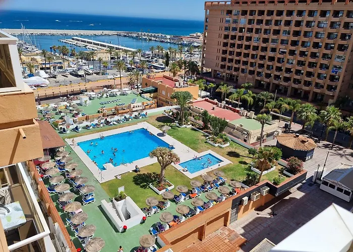 En Pyr Con Vistas Al Mar Y Puerto Фуэнхирола